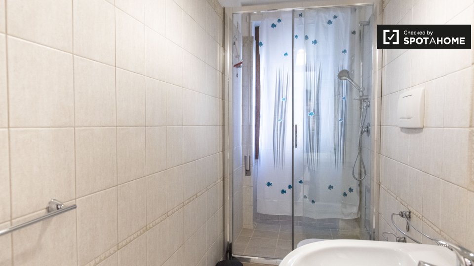 Immagine 7 di Camera condivisa in affitto  in Via Nomentana a Roma