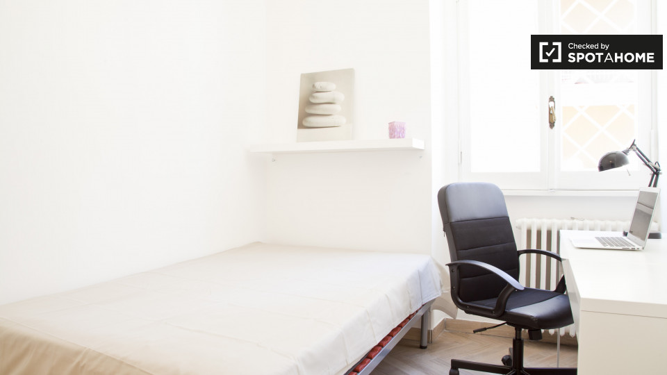 Immagine 2 di Camera condivisa in affitto  in Via Temistocle Calzecchi Onesti a Roma