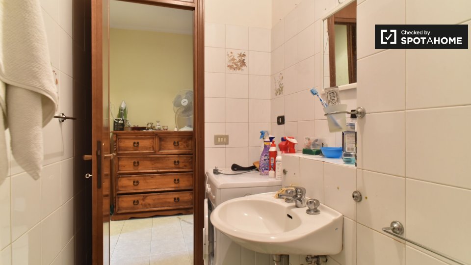 Immagine 13 di Camera condivisa in affitto  in Viale dei Caduti Nella Guerra di Liberazione a Roma