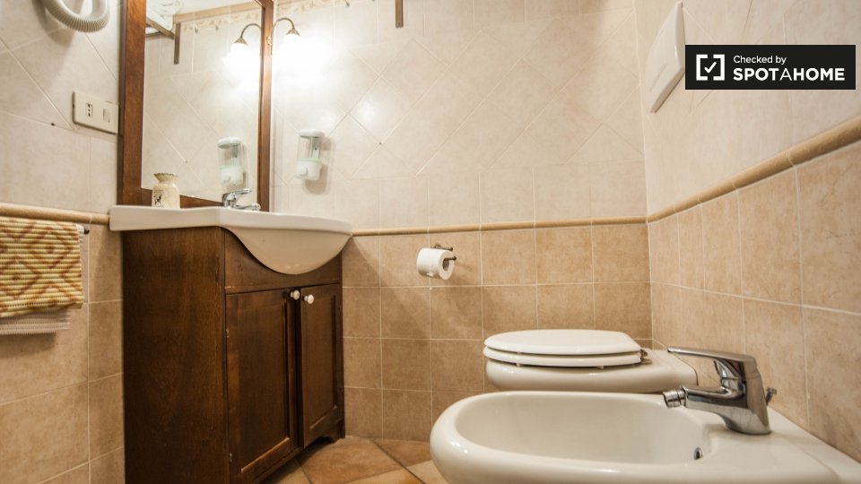 Immagine 8 di Appartamento in affitto  in Via Tuscolana a Roma