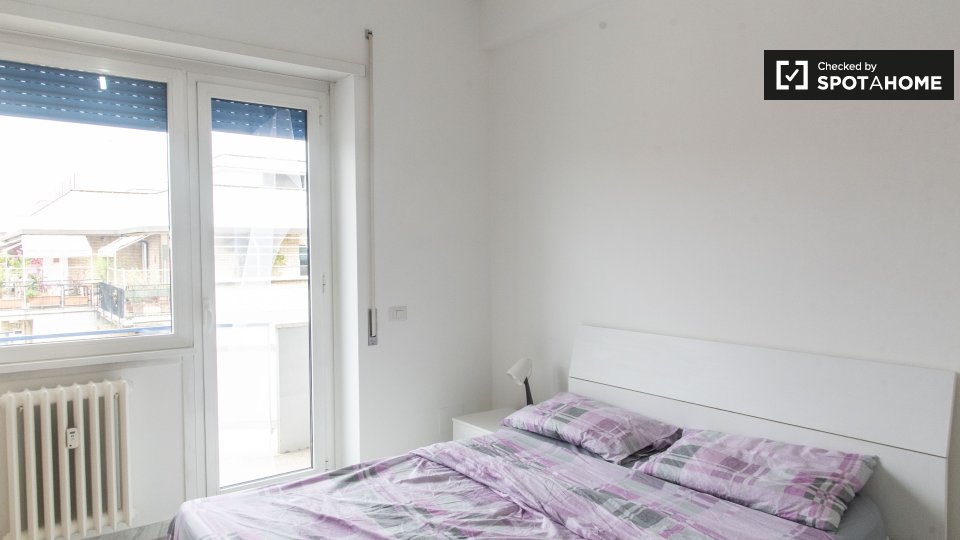 Immagine 3 di Camera condivisa in affitto  in Via Giacomo Trevis a Roma