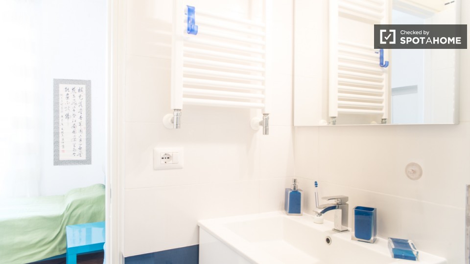 Immagine 8 di Camera condivisa in affitto  in Via Napoli a Roma