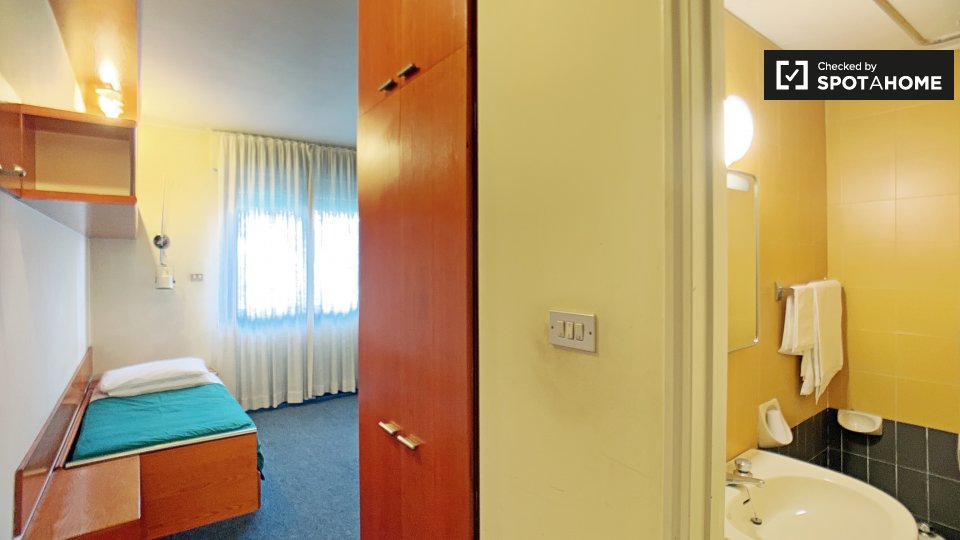 Immagine 12 di Ufficio in affitto  in Via Privata Viserba, 20126 Milano MI, Italy a Milano