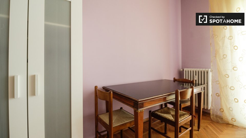 Immagine 2 di Camera condivisa in affitto  in Via Lima, 10137 Torino TO, Italy a Torino
