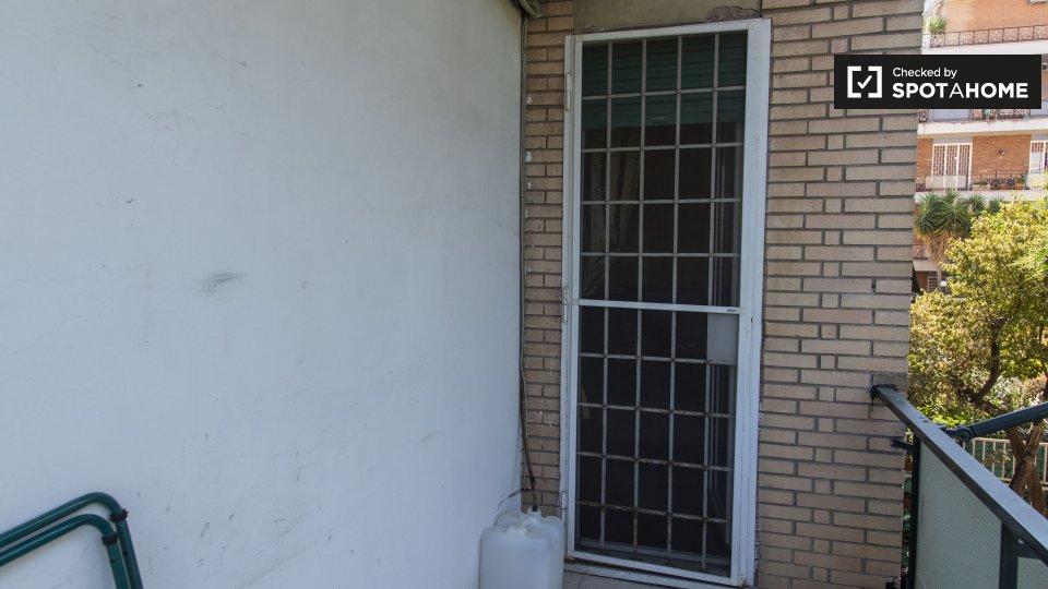 Immagine 13 di Camera condivisa in affitto  in Via di Torrevecchia a Roma