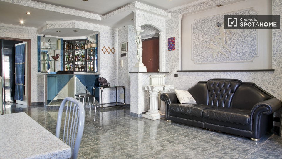 Immagine 5 di Camera condivisa in affitto  in Via dei Noci a Roma