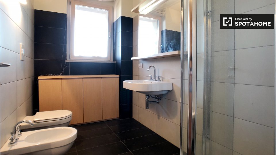 Immagine 14 di Ufficio in affitto  in Via Carlo Imbonati, 20159 Milano MI, Italy a Milano