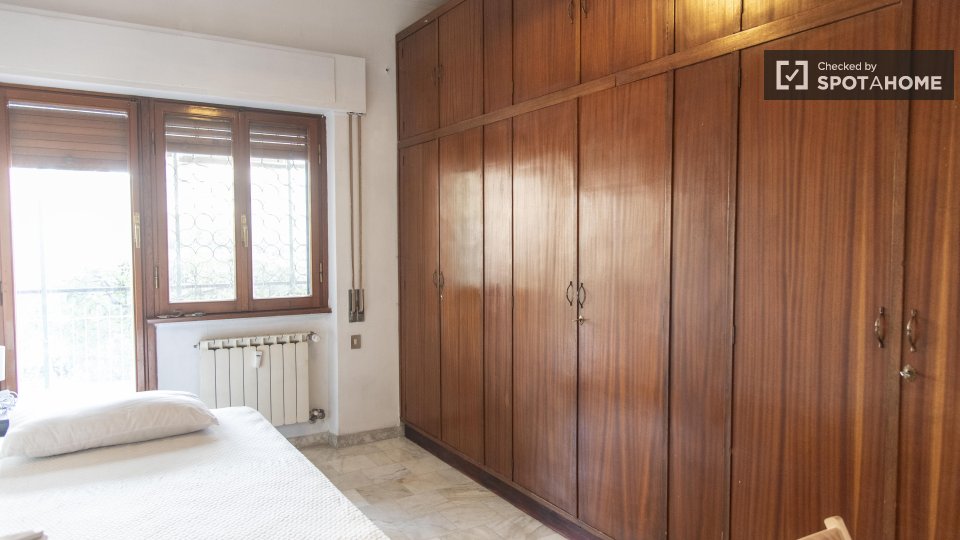 Immagine 10 di Camera condivisa in affitto  in Via dei Radiotelegrafisti a Roma