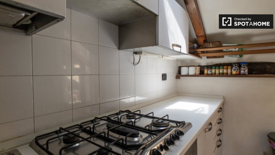 Immagine 13 di Appartamento in affitto  in Via Ascanio Sforza, 20136 Milano MI, Italy a Milano