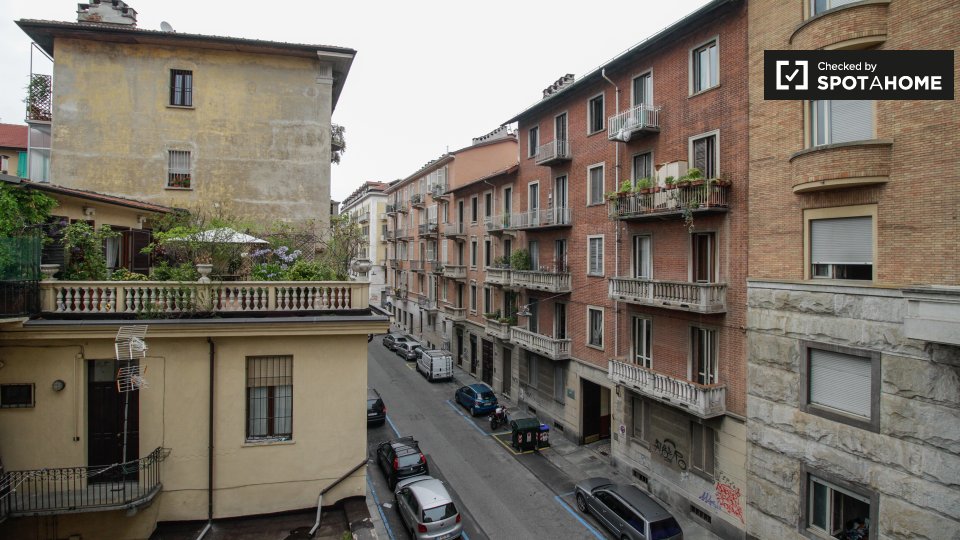 Immagine 11 di Camera condivisa in affitto  in Corso S. Maurizio a Torino