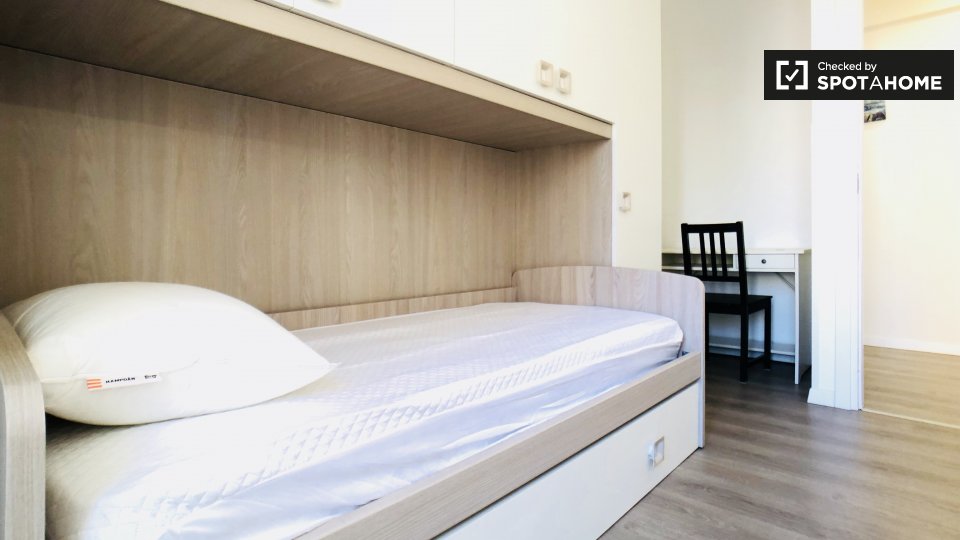 Immagine 13 di Camera condivisa in affitto  in Via Valdarno a Roma