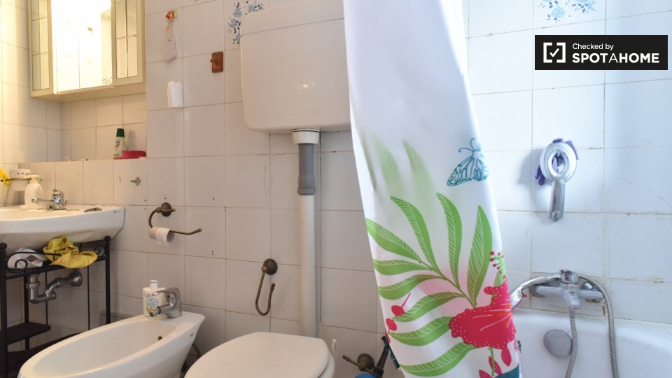 Immagine 15 di Camera condivisa in affitto  in Viale dei Caduti Nella Guerra di Liberazione a Roma