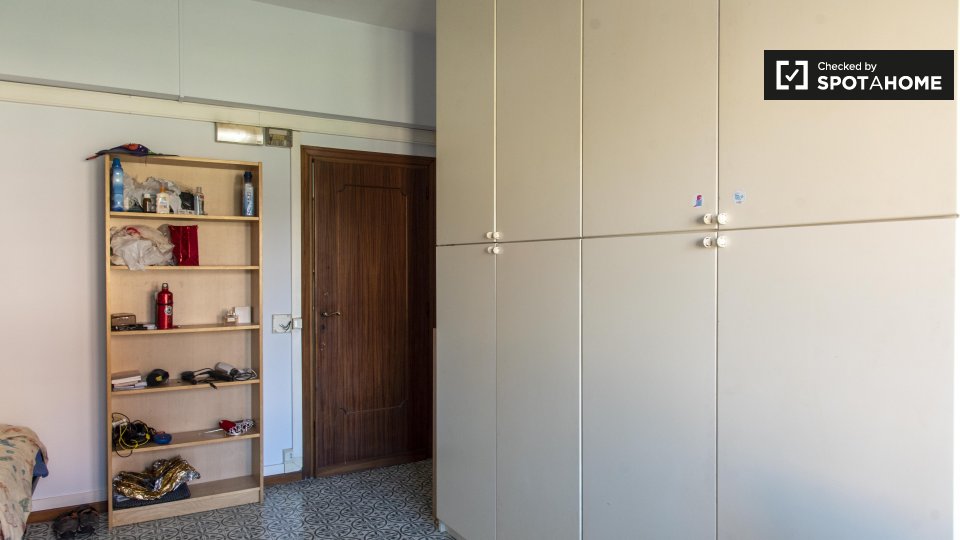 Immagine 11 di Camera condivisa in affitto  in Via Siria a Roma
