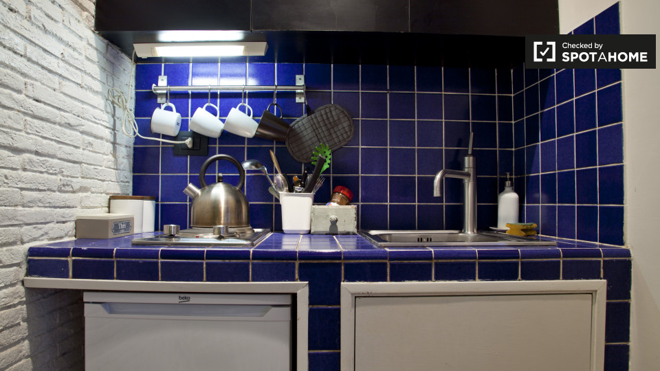 Immagine 6 di Ufficio in affitto  in Via La Spezia a Roma