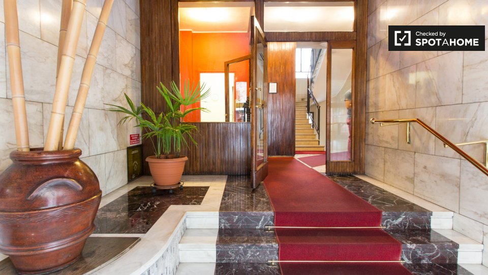 Immagine 11 di Ufficio in affitto  in Via Giovanni Battista Pergolesi a Milano