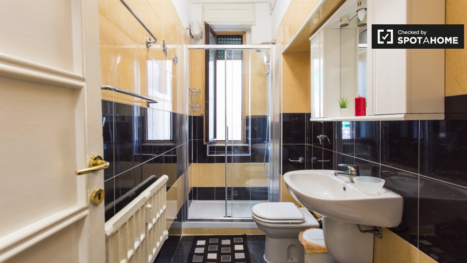 Immagine 12 di Camera condivisa in affitto  in Viale Campania a Milano