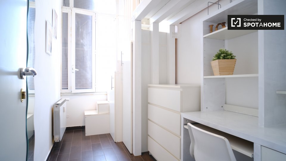 Immagine 9 di Camera condivisa in affitto  in Via Appia Nuova a Roma