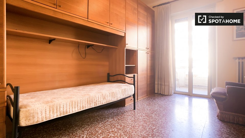 Immagine 2 di Camera condivisa in affitto  in Via Fezzan a Roma