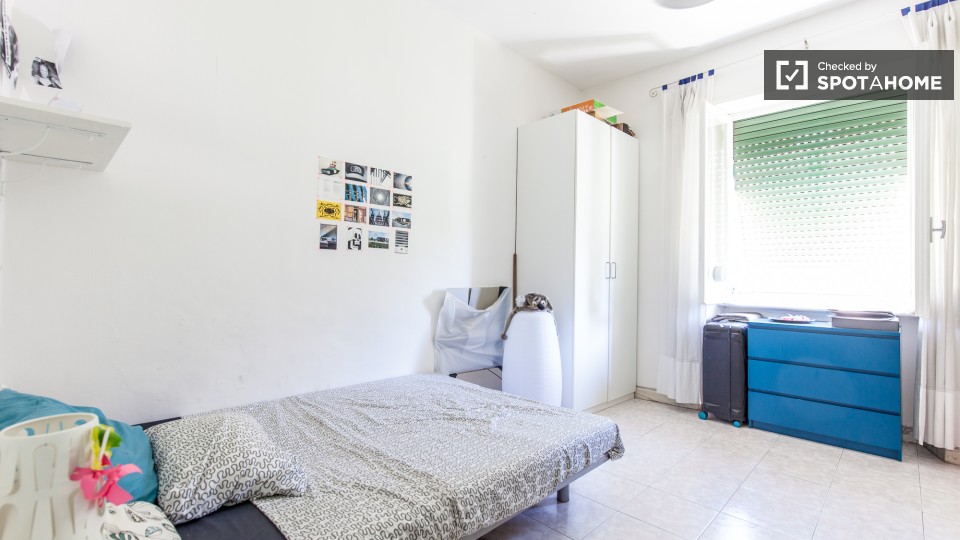 Immagine 11 di Camera condivisa in affitto  in Via delle Cave a Roma