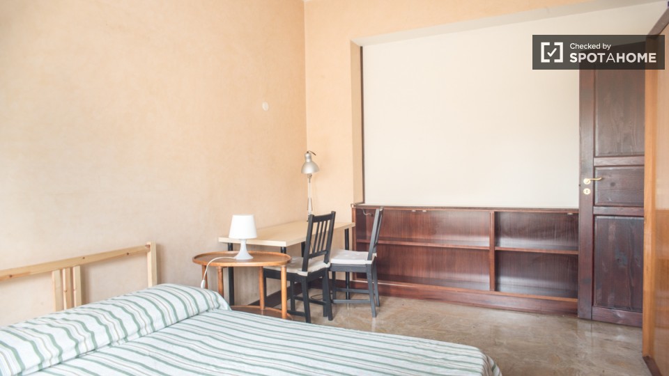 Immagine 16 di Camera condivisa in affitto  in Via Caprese a Roma