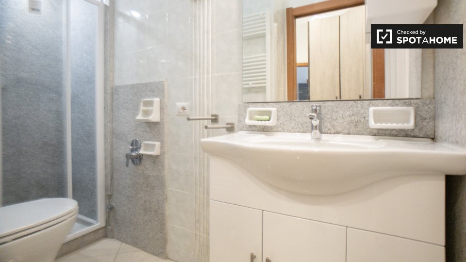 Immagine 12 di Appartamento in affitto  in Via Leopoldo Cicognara, 20129 Milano MI, Italy a Milano