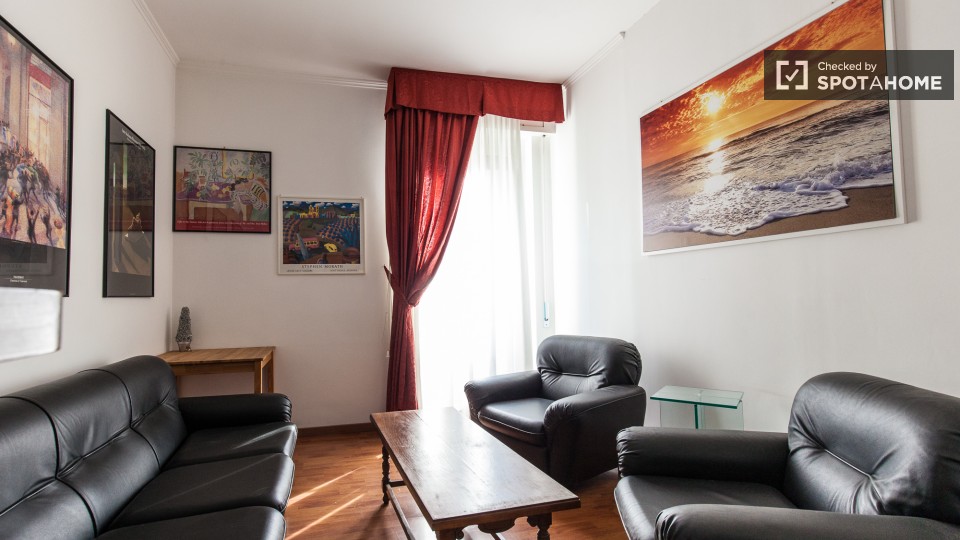 Immagine 17 di Camera condivisa in affitto  in Via del Fontanile Arenato a Roma