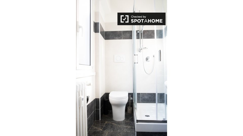 Immagine 6 di Camera condivisa in affitto  in Viale dei Salesiani a Roma