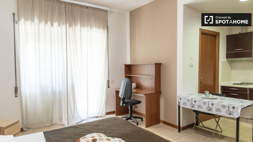 Immagine 2 di Ufficio in affitto  in Viale della Venezia Giulia a Roma