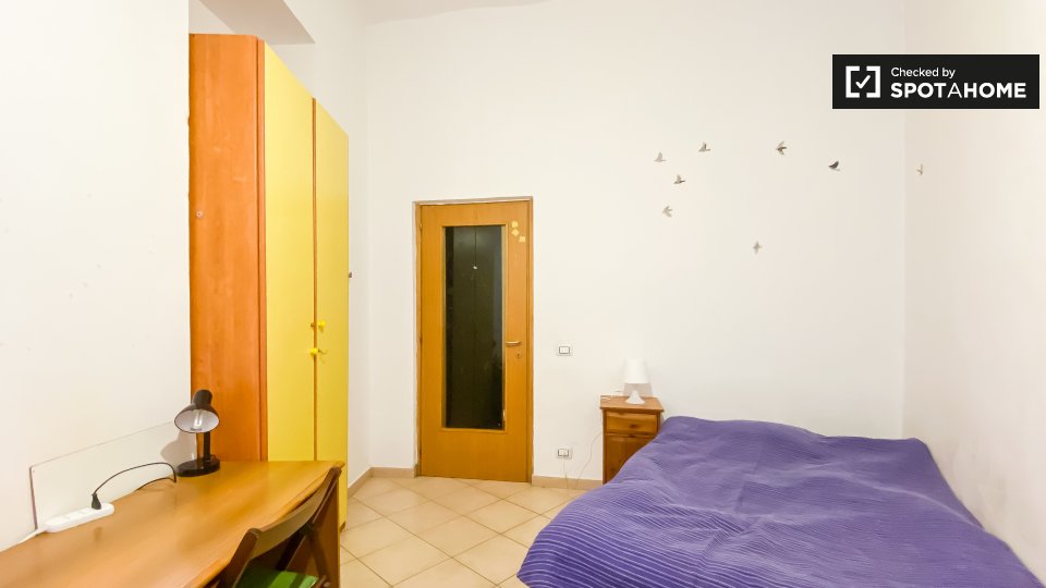 Immagine 3 di Camera condivisa in affitto  in Piazza Vittorio Emanuele II a Roma