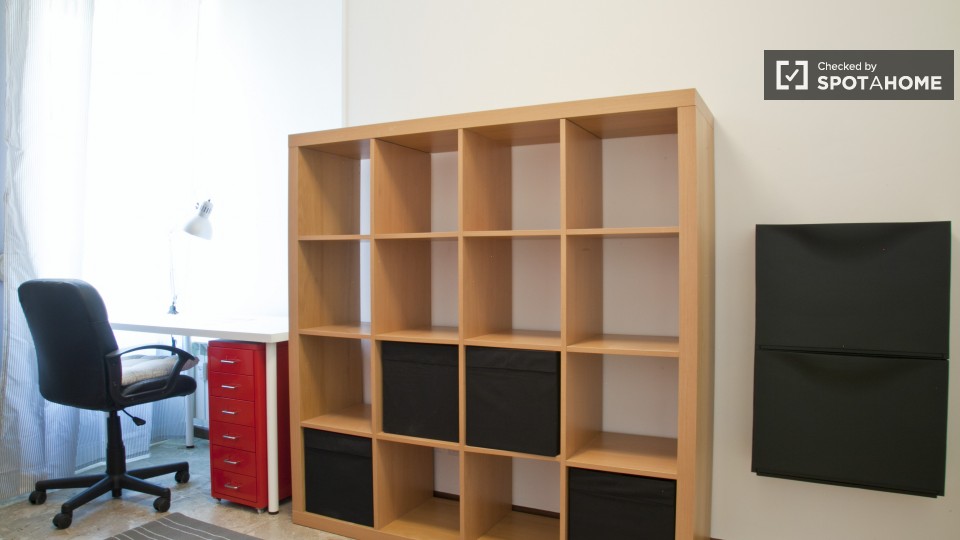 Immagine 2 di Camera condivisa in affitto  in Viale Libia a Roma