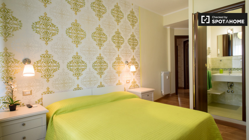 Immagine 12 di Camera condivisa in affitto  in Via Monza a Roma