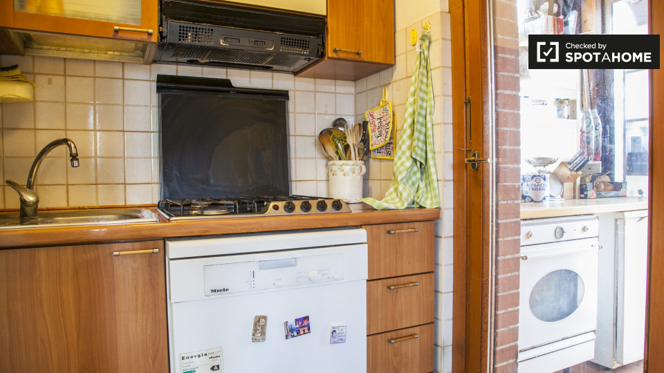 Immagine 17 di Camera condivisa in affitto  in Via Paolo V a Roma