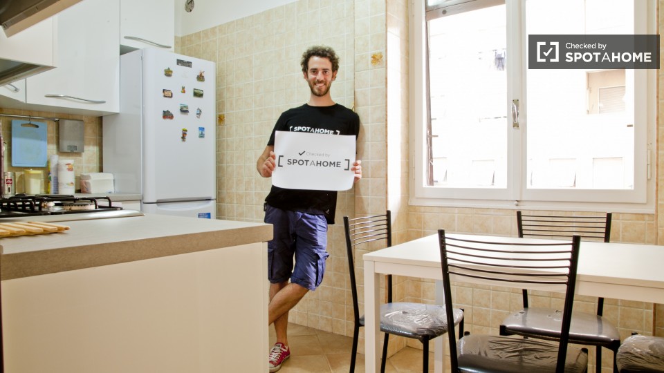 Immagine 10 di Camera condivisa in affitto  in Via Calpurnio Fiamma a Roma