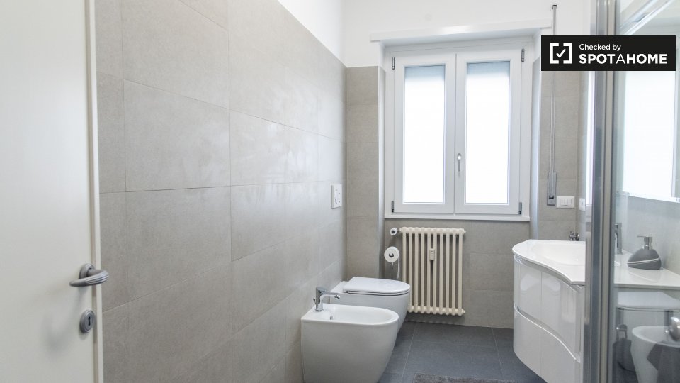 Immagine 8 di Camera condivisa in affitto  in Via Anastasio II a Roma