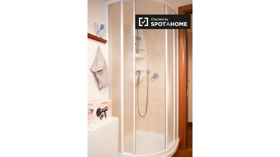 Immagine 6 di Camera condivisa in affitto  in Via Bonaventura Cerretti a Roma