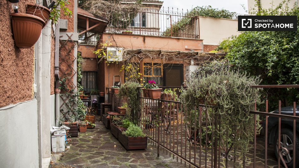 Immagine 7 di Appartamento in affitto  in Via di Vigna Pozzi a Roma