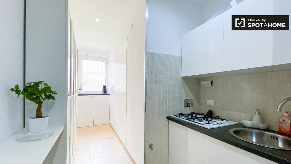 Immagine 10 di Camera condivisa in affitto  in Via Giovanni da Empoli a Roma