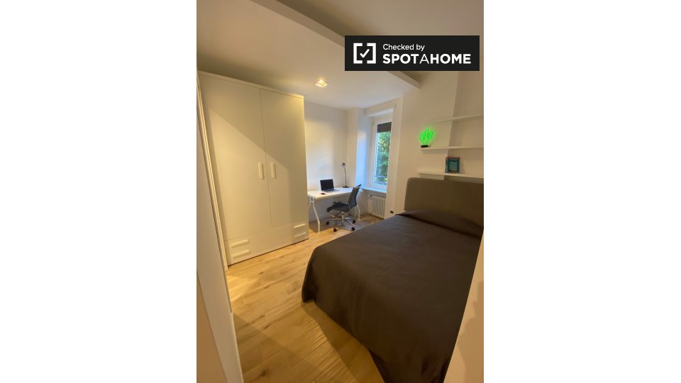 Immagine 5 di Camera condivisa in affitto  in Largo Ettore Marchiafava a Roma