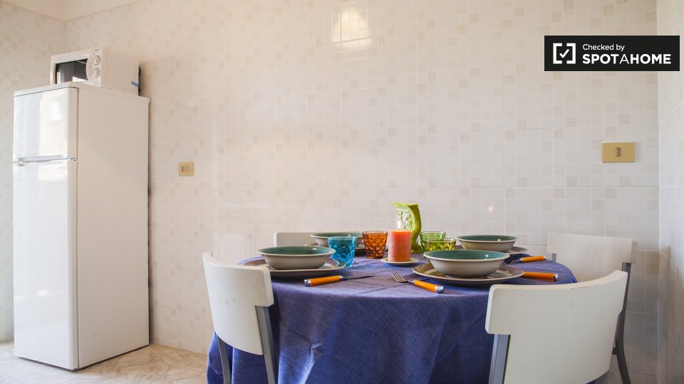 Immagine 5 di Camera condivisa in affitto  in Via Angelo Emo, 00136 Roma RM, Italy a Roma