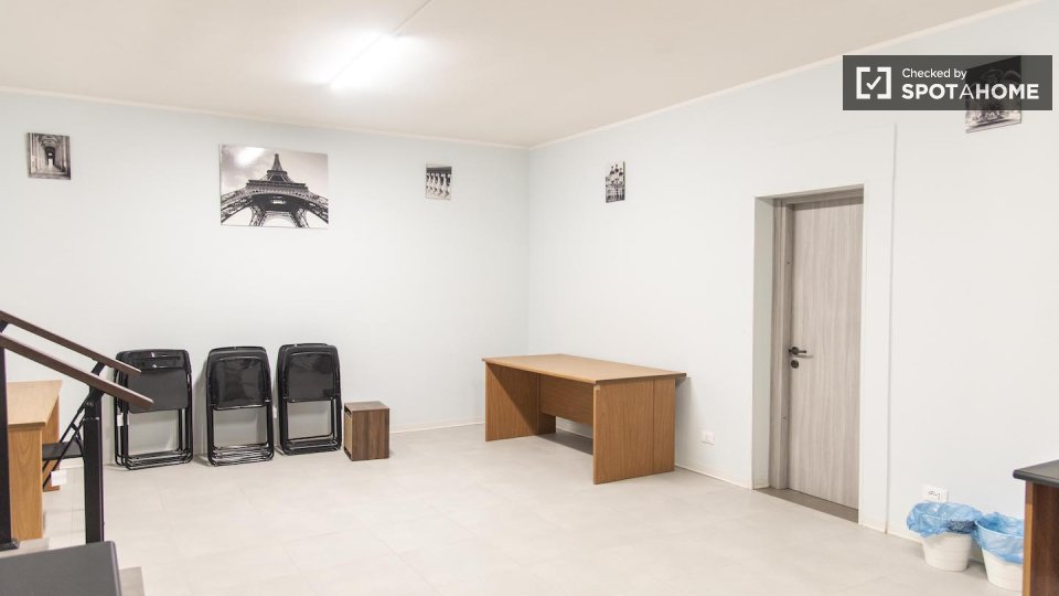 Immagine 18 di Camera condivisa in affitto  in Via di Carcaricola a Roma