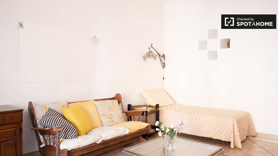 Immagine 9 di Camera condivisa in affitto  in Via Gabriello Chiabrera a Roma