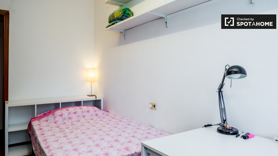 Immagine 6 di Camera condivisa in affitto  in Via dei Missaglia a Milano