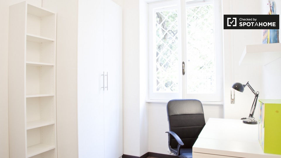 Immagine 16 di Camera condivisa in affitto  in Via Temistocle Calzecchi Onesti a Roma