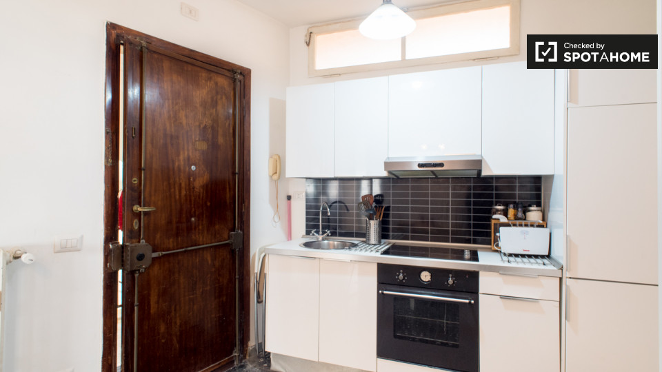 Immagine 8 di Camera condivisa in affitto  in Via Casilina a Roma