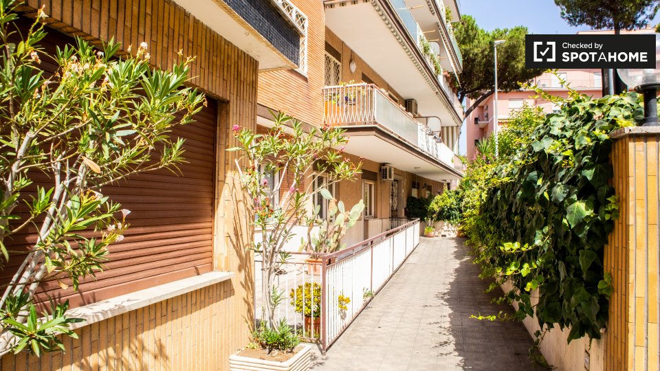 Immagine 19 di Appartamento in affitto  in Via Gregorio XIII, 00167 Roma RM, Italy a Roma