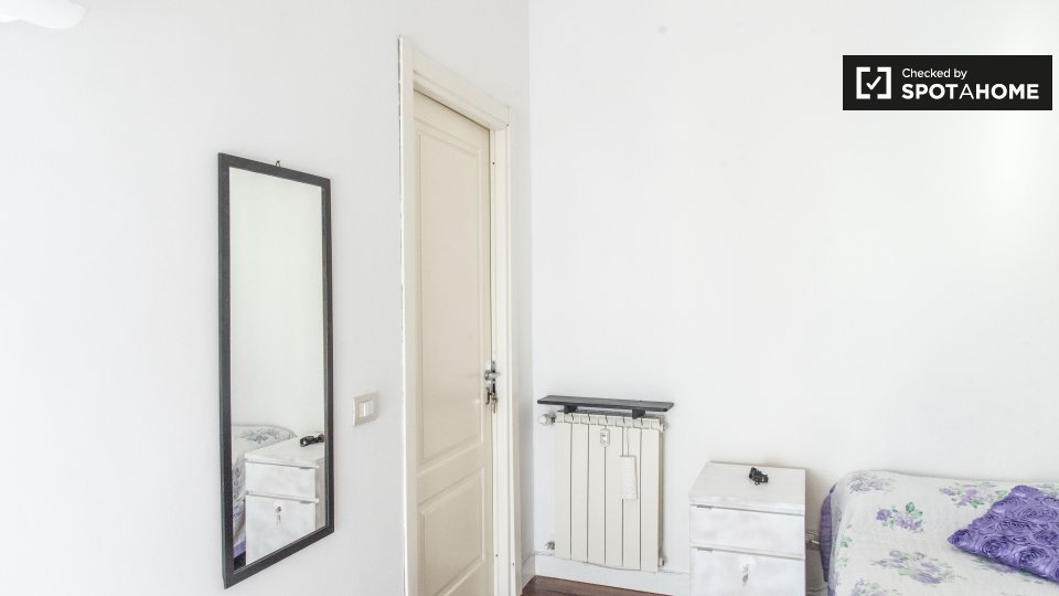 Immagine 3 di Camera condivisa in affitto  in Via Baldassarre Orero, 00159 Roma RM, Italy a Roma