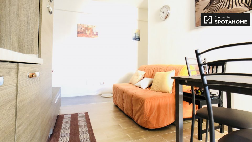 Immagine 10 di Camera condivisa in affitto  in Via Valdarno a Roma