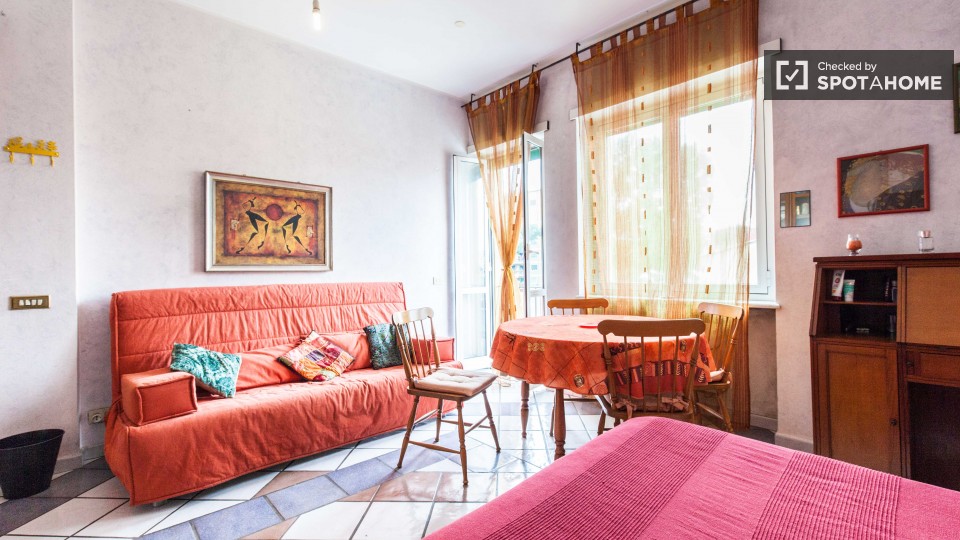 Immagine 14 di Camera condivisa in affitto  in Via Corinto a Roma