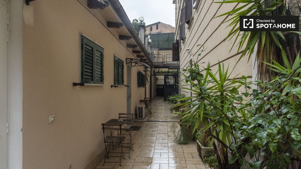 Immagine 18 di Ufficio in affitto  in Via Giuseppe Luigi Passalacqua a Roma