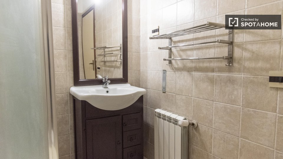 Immagine 13 di Appartamento in affitto  in Viale dei Caduti per la Resistenza a Roma